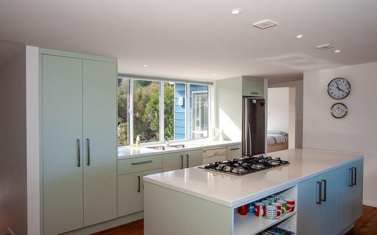 Shoreside - Tutukaka Holiday Home Екстериор снимка